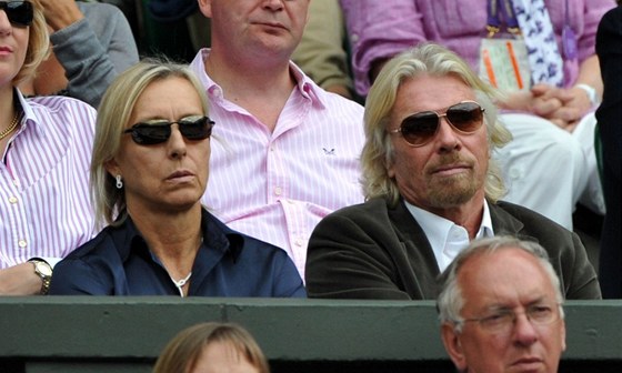 Martina Navrátilová a miliardá Richard Branson sledují semifinálový duel Petry