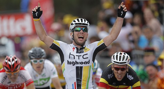 HURÁ. Brit Mark Cavendish vyhrál ve spurtu 5. etapu Tour de France.