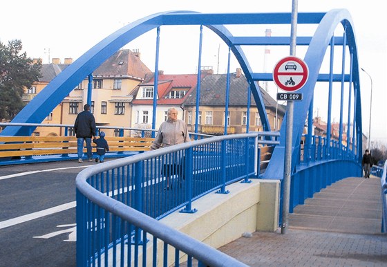 Modrý most v eských Budjovicích spojuje behy eky Male. 