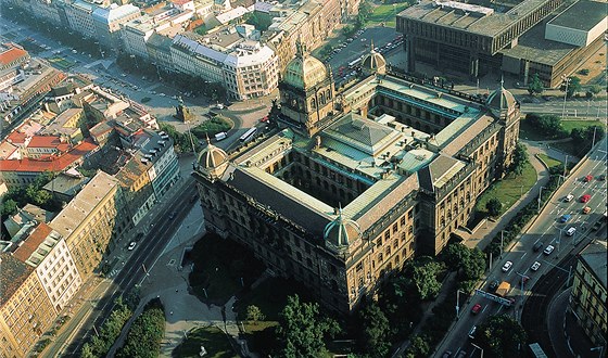 Letecký pohled na budovu Národního muzea ped rekonstrukcí