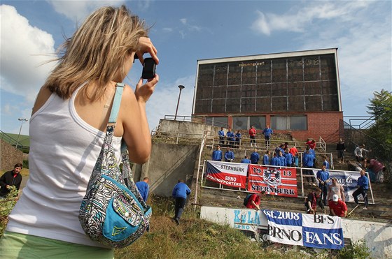 Symbolického protestu proti vedení msta Brna se  na stadionu za Luánkami