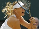 VÍSKAJÍCÍ SOUPEKA. Maria arapovová ani ve finále Wimbledonu neupustila od