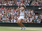 CHVÍLE RADOSTI. Petra Kvitová slaví triumf ve Wimbledonu.