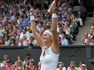 RADOST VÍTZKY. Petra Kvitová s rukama nad hlavou slaví vítzství na Wimbledonu.