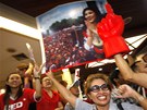 Píznivci Jinglak inavatrové slaví v Bangkoku slaví první volební odhady,