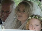 Kate Mossová pijela na obad s otcem a dcerou