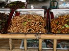 Thajsko - Souástí thajského jídelníku jsou i smaené kobylky, housenky a