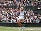 CHVLE RADOSTI. Petra Kvitov slav triumf ve Wimbledonu.