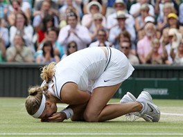 JAKO V POHÁDCE. Petra Kvitová neme uvit tomu, e ped chvílí vyhrála...