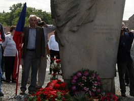 Sjezd pznivc Komunismu u pamtnho pomnku v Babicch