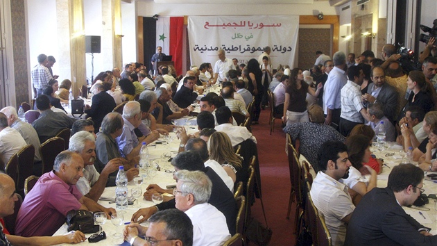 Na povolené konferenci syrské opozice v Damaku se selo asi 150 aktivist (27.