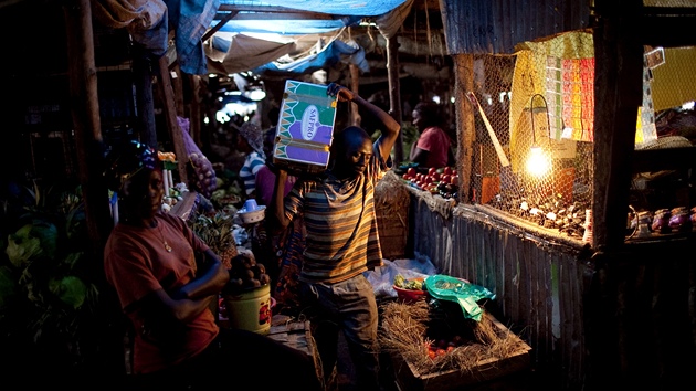 Tr�i�t� v metropoli Ji�ního Súdánu D�ub� (4. �ervence 2011)