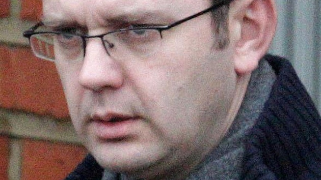 Nkdejí éfredaktor týdeníku News of the World Andy Coulson 