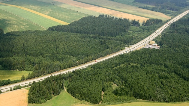 Dálnice D1 na Vyso�in� u Velkého Beranova.