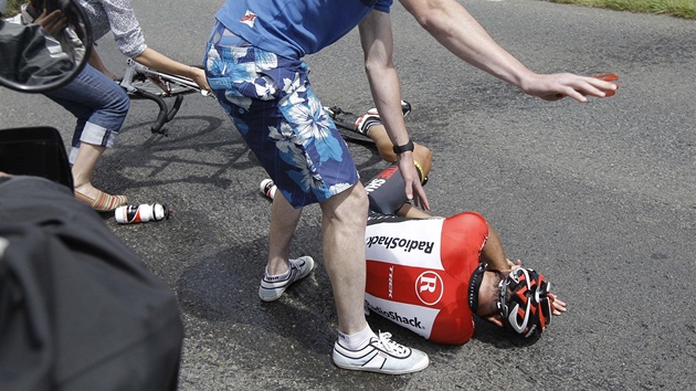 KARAMBOL. Druhým závodníkem, který opustil peloton Tour de France, se stal