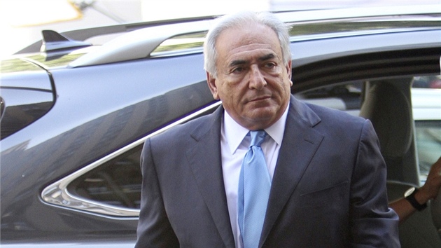 Dominique Strauss-Kahn přijíždí k soudu. (1. července 2011)