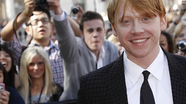 Premiéra filmu Harry Potter a Relikvie smrti - ást 2: Rupert Grint pózuje...