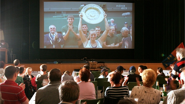 Velkoploná projekce finále Wimbledonu v kulturním domu ve Fulneku