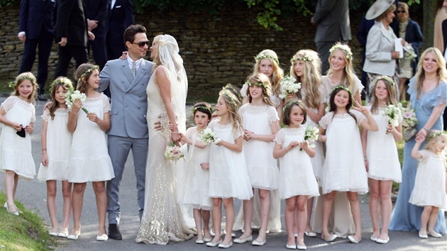 Kate Mossová mla na svatb 14 druiek