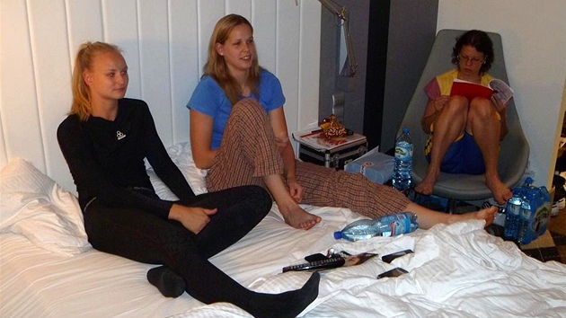 Michaela Zrstová, Alena Hanuová a Veronika Bortelová (zleva) na hotelovém