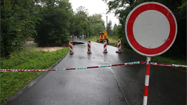 Zniená silnice do Rusavy na Kromísku.