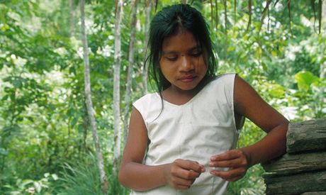 Indiánská dívka v Brazílii
