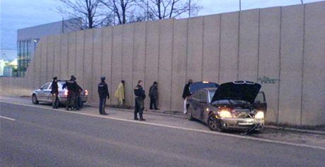 Cizinec, kterého pronásledovali nmetí policisté, byl zadren a u Rokycan. Ilustraní snímek