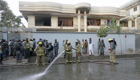 Afghántí hasii istí cestu ped kábulským domem Dána Muhammada Chána,