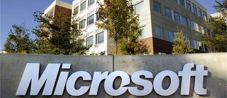 Jedna z budov v areálu sídla spolenosti Microsoft v americkém Redmondu.