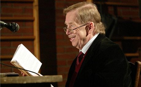 Václav Havel pi nedávném scénickém tení v Divadle Husa na provázku.