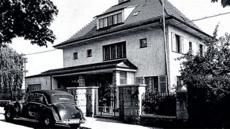 Bývalá Henleinova vila stojí v Liberci v Husov ulici. Po osvobození zde