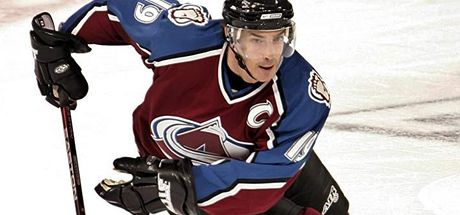 Joe Sakic byl elegánem na led, po skonení kariéry v NHL je elegánem na golfu