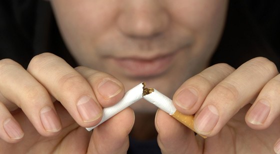 Nejrizikovjí období jsou první dva týdny bez cigarety, kdy jsou abstinenní