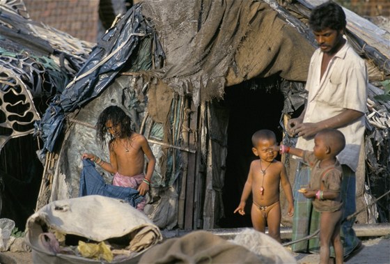 Slum v Kalkat. Miliony Ind ijí v takové bíd, e by bez pomoci státu