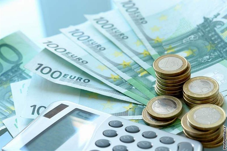 Pravd�podobnost výhry jackpotu, tedy tipu správných 6 �ísel ze 49, je 1:14 milion�m