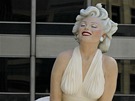 Jde o jedny z nejznmjch fotek Marilyn, na kterch herece zvan vzduchu