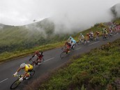 PES MASIVY. Peloton Tour de France znovu lapal v Massif Central.
