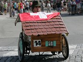 Závody roztodivných šlapacích vozítek v centru Hradce Králové (16. července