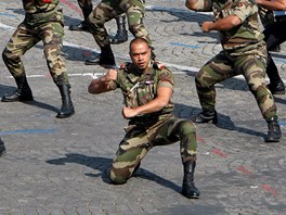 Bojový tanec haka v podání francouzského vojenského rugbyového týmu. (14.