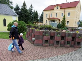 Kaplika a radnice ve Vintov, kter byl vyhlen vesnic roku. 