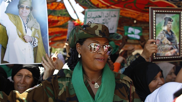 Demonstrace na podporu Kaddáfího v Tripolisu (8. ervence 2011)