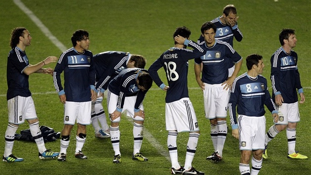 ROZPAKY A ZKLAMÁNÍ. Argentin�tí fotbalisté na mistrovství Ji�ní Ameriky kon�í.