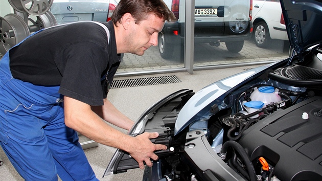 Výmna árovky - u kody Octavia musíte vynat celé pední svtlo