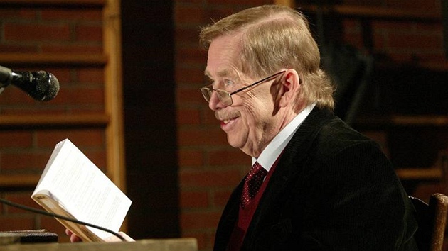 Václav Havel v brnnském divadle Husa na provázku ve he Odcházení - Brno (2.