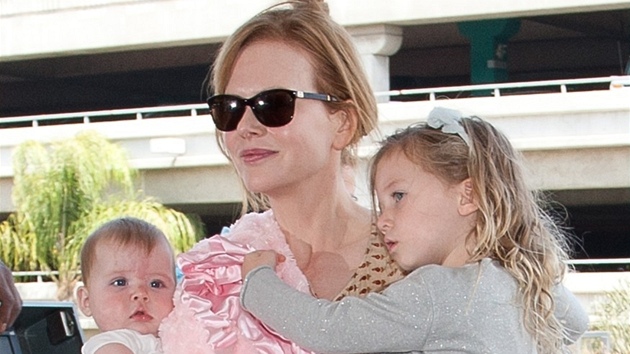 Nicole Kidmanová s dcerami (2011)