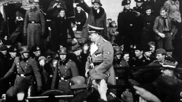 Konrád Henlein v dubnu 1939 v Jihlavě, kam přijel slavit Hitlerovy padesáté