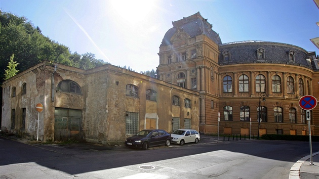 Ra�elinový pavilon (vlevo) u Císa�ských lázní, kterému hrozí demolice, je...