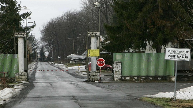 Nad bochoským letitm se stahují mraky. Armáda ho nejspí opustí a civilní provoz se bez ní nejspí neudrí.