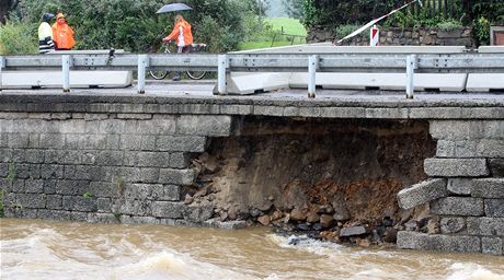 Silnice v Raspenav pokodila povode.
