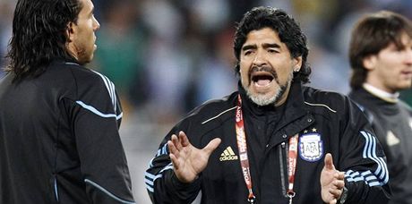 V roli koue argentinské reprezentace Maradona selhal, te kritizuje svého nástupce.